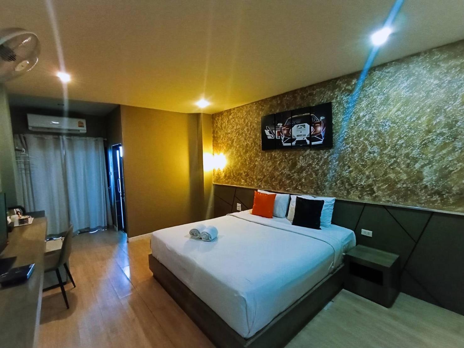 The S Design Hotel Buriram Bagian luar foto